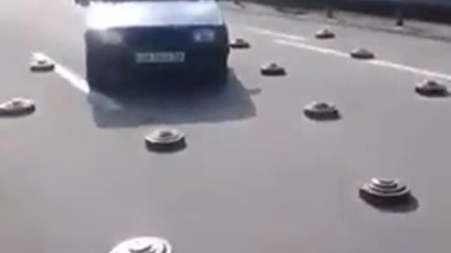 Ukrainians Drive Between Russian Landmines! OMG!