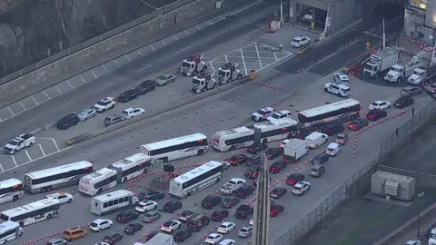 Disabled Bus Causes 90-Minute Traffic Jam for NYC Commuters in Lincoln Tunnel