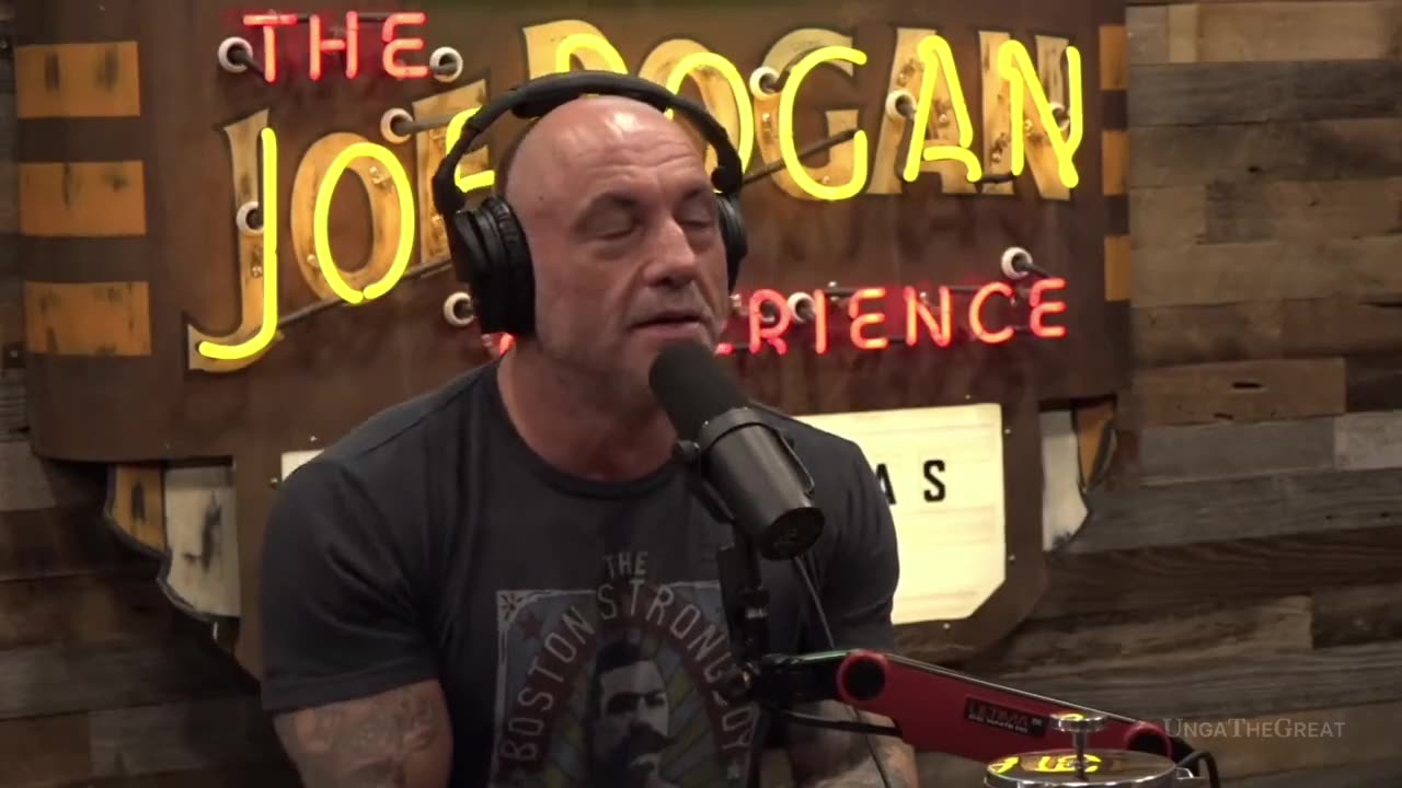 Joe Rogan Says Ron DeSantis Is 'F*cking' Up His Florida Record, 'Can't Beat' Trump