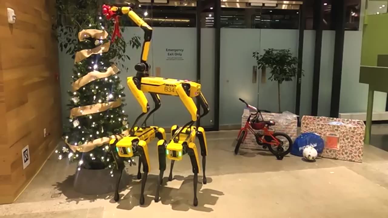 Christmas tree with Robots