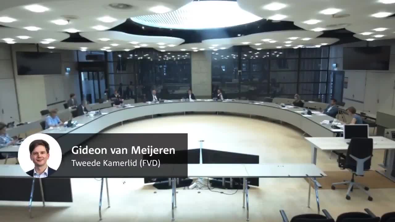 Ferdinand Grapperhaus ontkent glashard het politiegeweld tegen vreedzame demonstranten