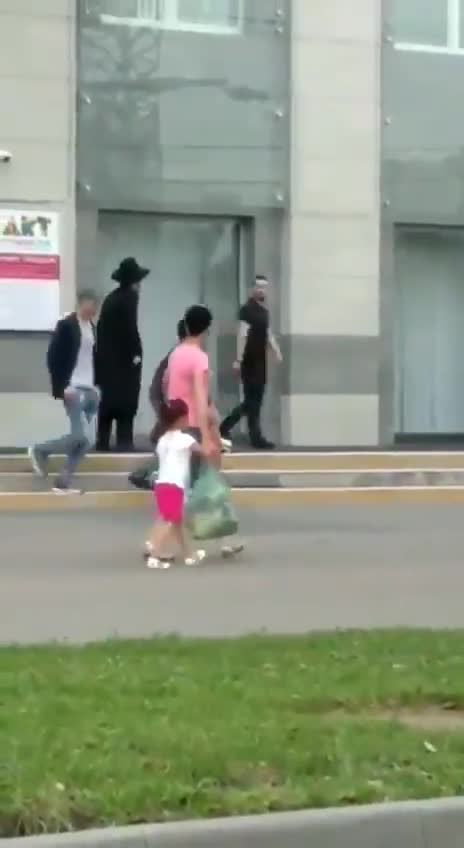 Man assaulting a Jew