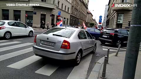Neoprezni vozači prolaze kroz crveno u centru Zagreba