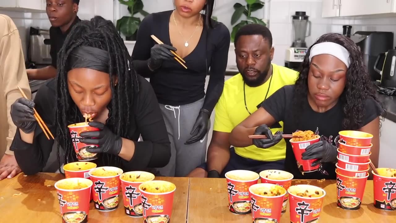 SPICY FIRE NOODLES RELAY RACE CHALLENGE! *IMPOSSIBLE CHALLENGE* 😱