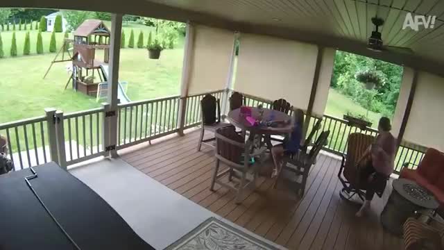 Tente não rir, vídeo engraçado