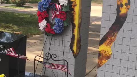 Statues of the twin towers paducah Kentucky