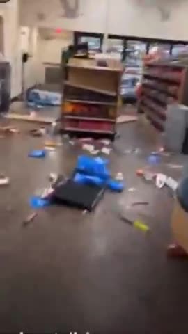 VACCINE ZOMBIE FREAKOUT AND SHE JUST WANTS HER SANDWICH.... 🤣