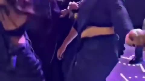 Kab tu aayega itna bata de