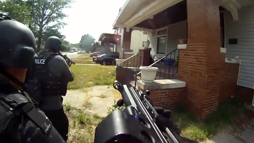 💥💥💥 Helmet cam video of 2012 Evansville PD SWAT raid 😱😱😱