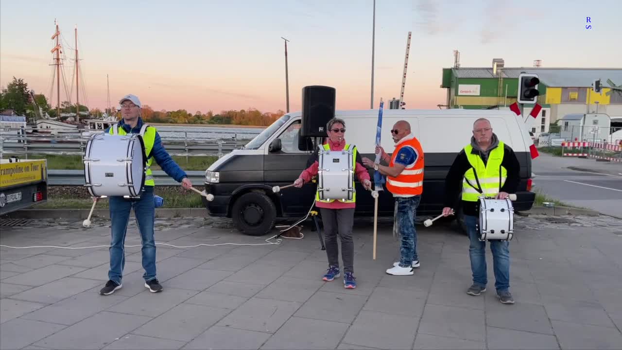 Wolgast: Der Demo-Zug und Abschluß am Kai 17-05-2022