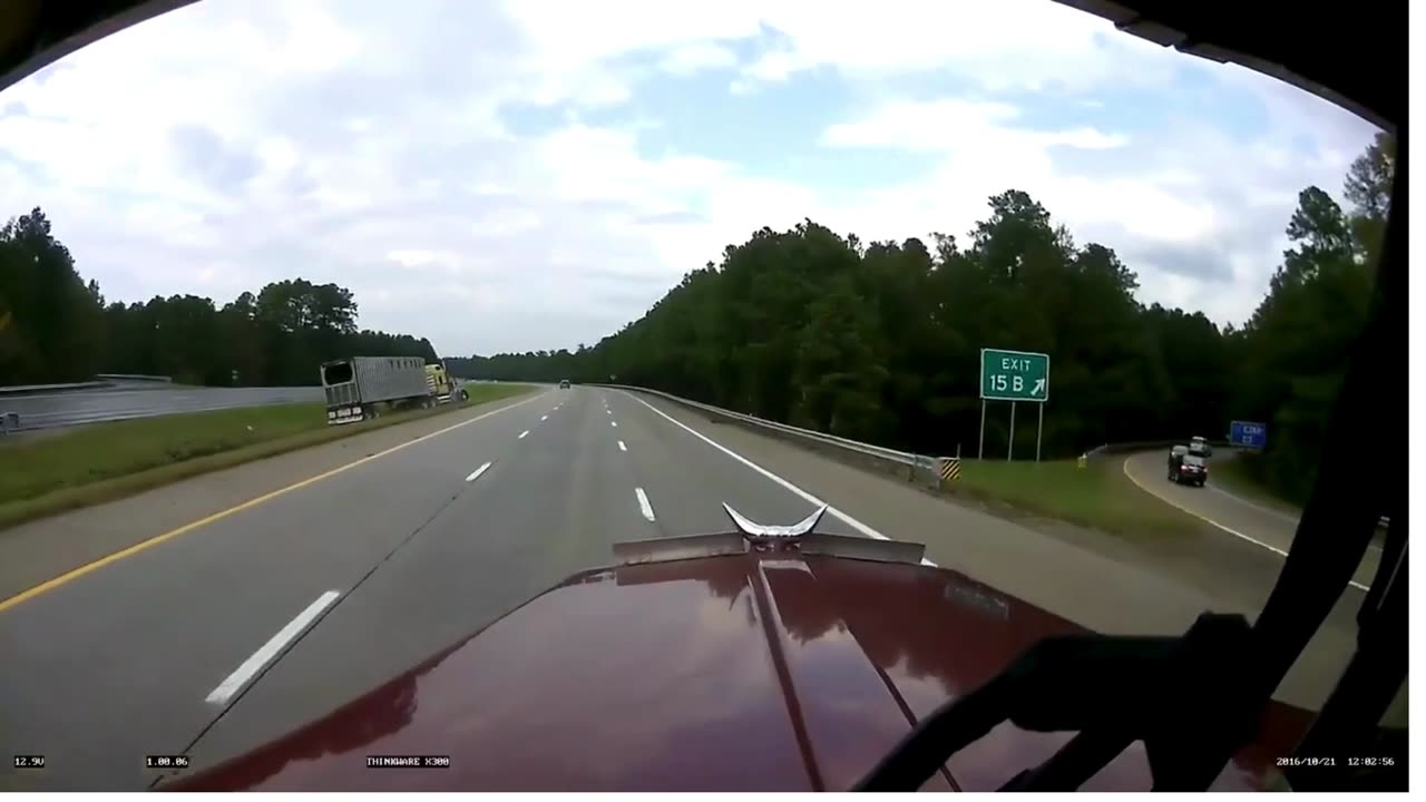 CRAZY DASHCAM FOOTAGE SEMI TRUCK CRASHES