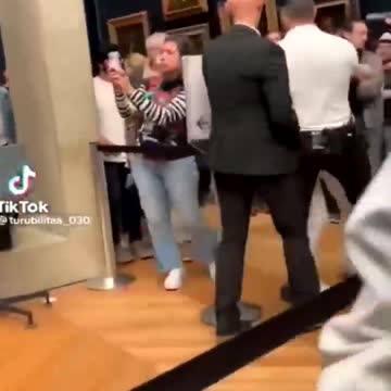 Climate Radical Attacks Mona Lisa Painting at the Louvre - Security Drags Him Away