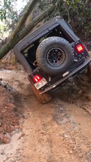 Jeep Wrangler YJ almost flipping