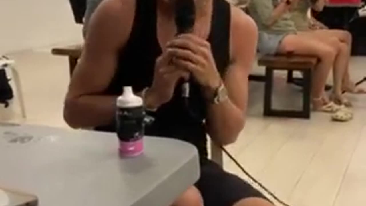 The very nice voice. HE FEEL THE SONG HE SINGš„°