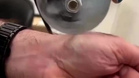 Medical saw can cut through a cast yet won't harm the skin