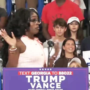 OMG! This woman roasted Kamala Harris at the Trump rally! Wait until the end