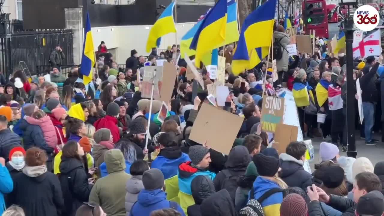 Hundreds of protesters outside Downing street plea for more sanctions to stop Russia