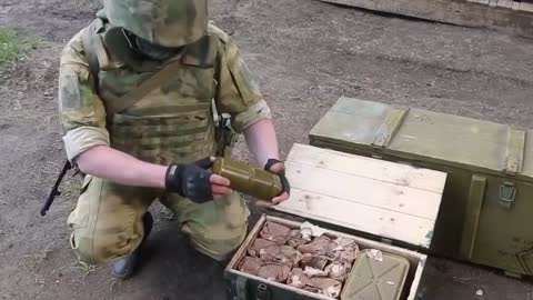 Ruská armáda objevila další skrýš zbraní ukrajinských vojáků v Charkovské oblasti